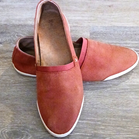 FRYE AND CO. Shoes - Frye melanie slip on shoes size 9.5